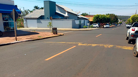 Vereador Ailton Amorim solicita adequação de quebra-molas no Centro da cidade