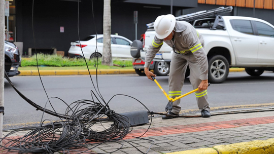 Ailton Amorim apresenta indicações que buscam reforçar investimentos na saúde e garantir a inclusão de Costa Rica no Programa “Limpa Fios”