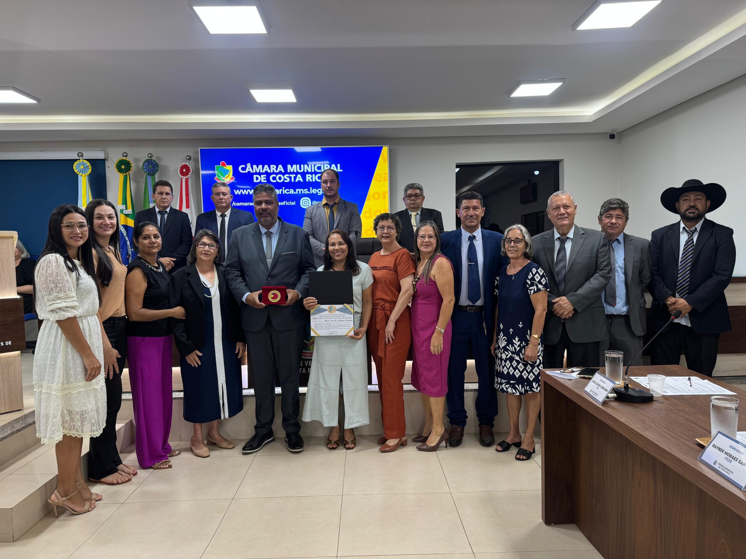 Câmara Municipal entrega Moção de Congratulação à Educação pelo Selo Ouro em Alfabetização