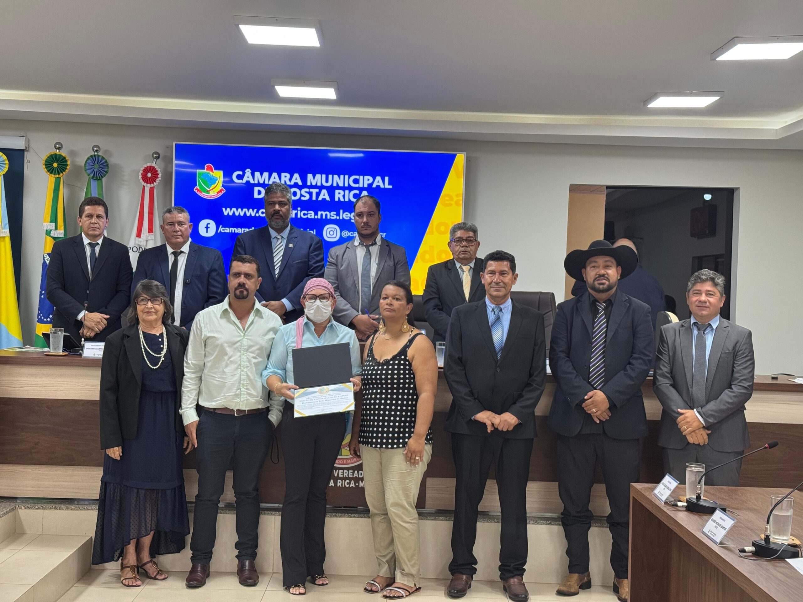 Câmara homenageia professores da Rede Municipal pelo diálogo e conquista do abono natalino