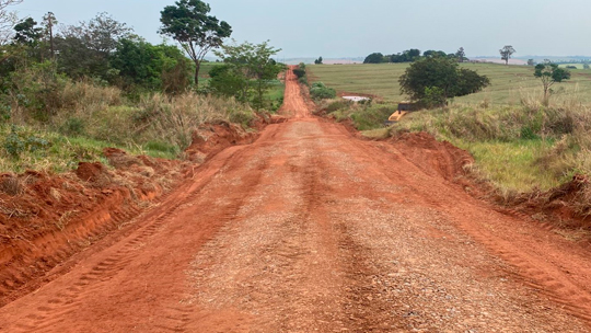 Vereador Popó apresenta indicações voltadas à segurança viária e melhorias em estrada rural