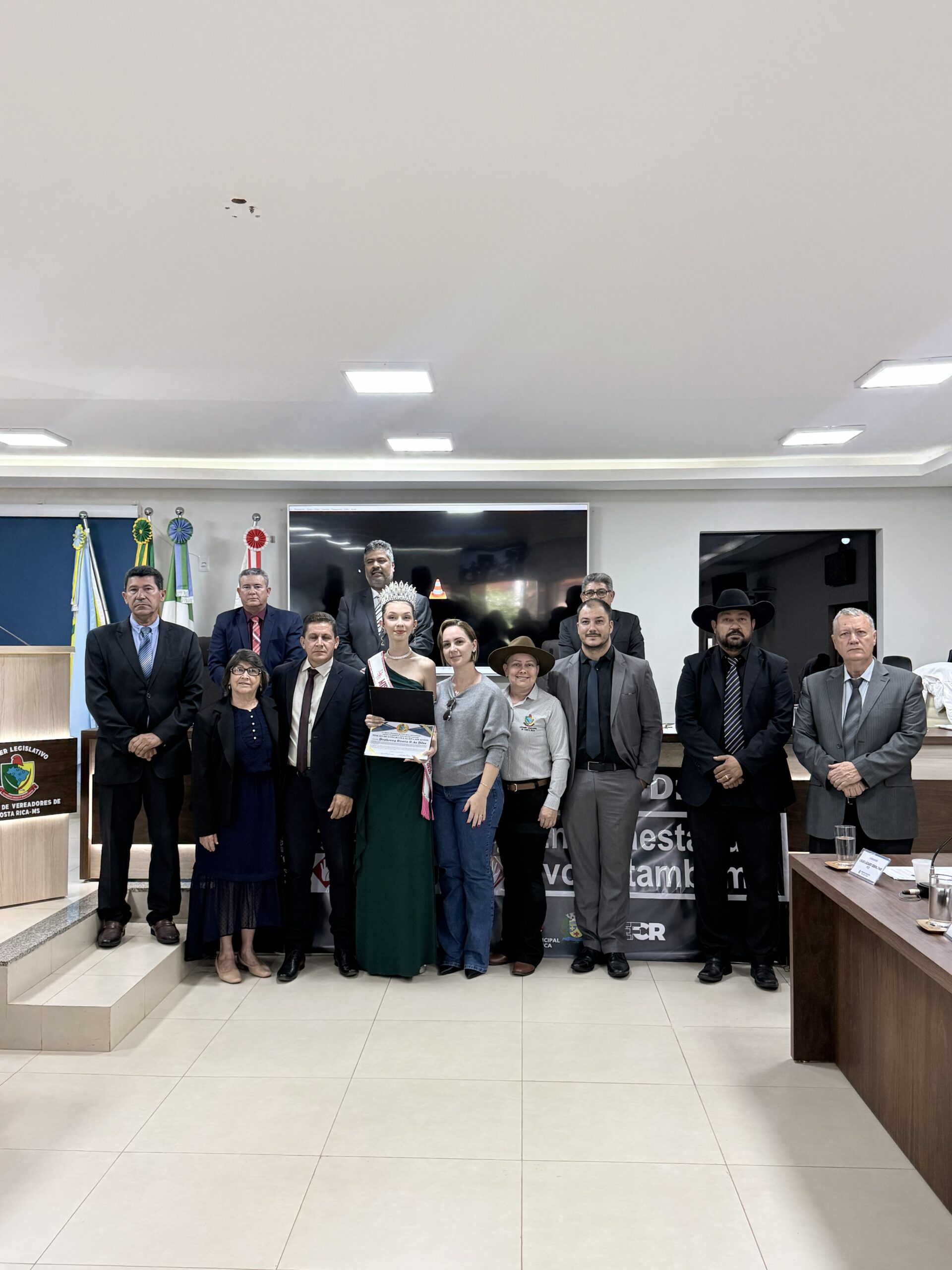 Câmara entrega Moção de Congratulação à Miss Pré Teen Planet Brasil 2026