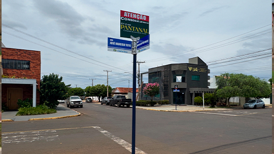 Rayner Moraes solicita levantamento e manutenção das placas de identificação das vias públicas